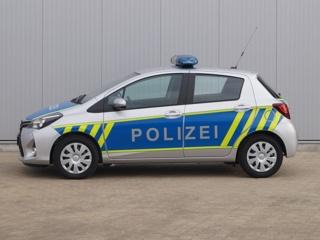 2015_toyota_yaris_iii_ab_2014_polizei_sachsen_anhalt_linke_seite_2015_11_05